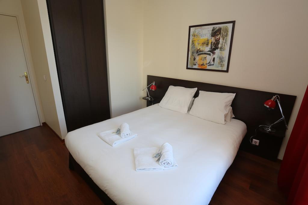 O'Sullivans Bar And Hotel Mandelieu Habitación foto